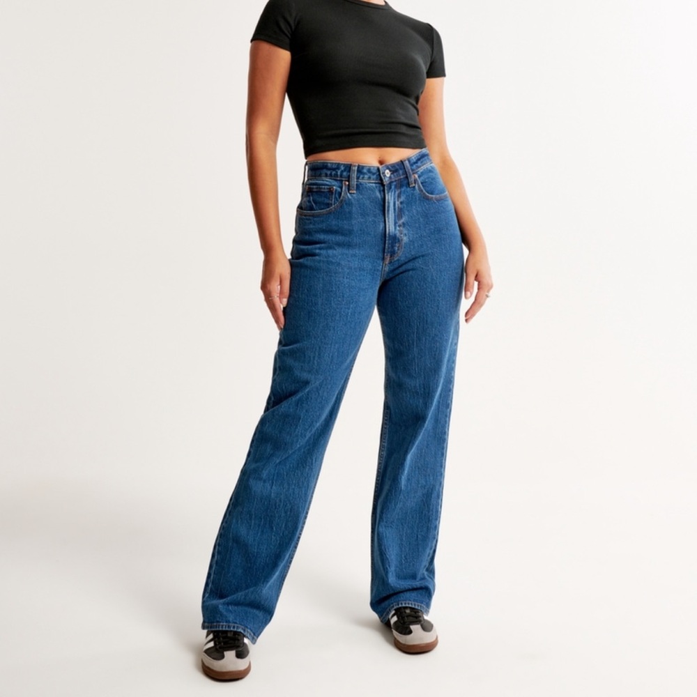 Abercrombie Curve Love High Rise 90s Relaxed Jean - Picture 1 of 4